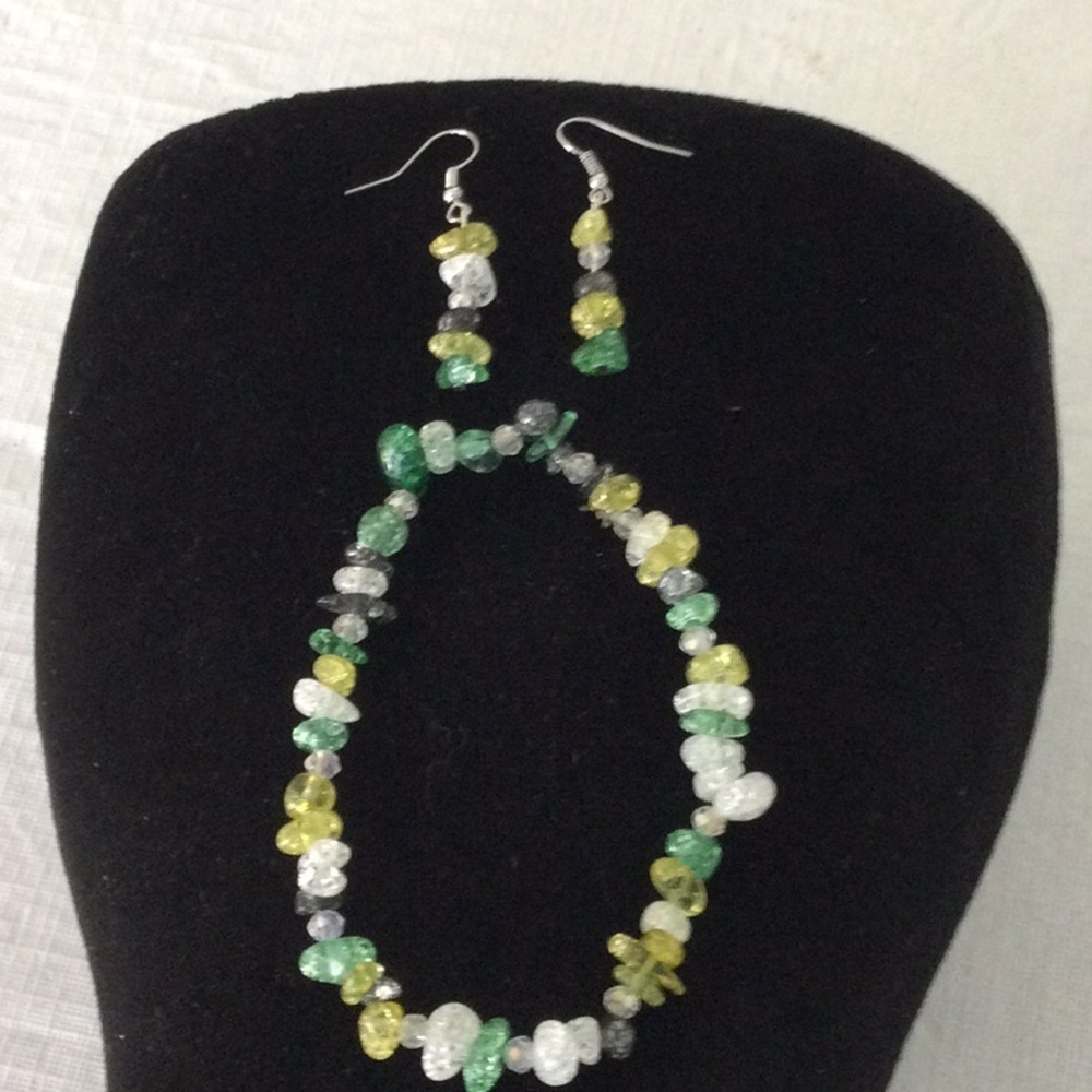 Elegant Multicolor Beaded Jewelry Set Bracelet & Earrings handmade. New